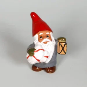 Mikro nisse med lykt og gave – Rolf berg